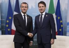 Photo d'archives du président français Emmanuel Macron (gauche)et du chef du gouvernement italien Guiseppe Conte (droite) au sommet du G7 au Canada le 9 juin 2018