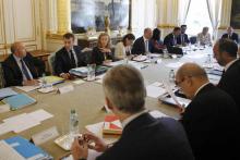 Le président Emmanuel Macron (2e g) et les ministres du gouvernement lors d'une réunion de travail à l'Elysée, le 30 mai 2018 à Paris