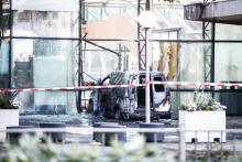 La camionnette qui a foncé sur le siège de journal De Telegraaf a été stoppée dans sa course par le verre spécial de sécurité de la façade, a expliqué le journal
