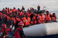 Des migrants secourus par l'ONG allemande Lifeline, le 21 juin 2018 (Photo transmise par Lifeline, le 22 juin 2018)