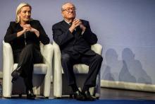 Marine Le Pen et Jean-Marie Le Pen lors du 15e congrès du FN, à Lyon le 29 novembre 2014