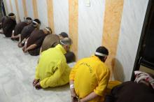 Des jihadistes menottés avant leur exécution, à Nasiriyah en Irak - photo diffusée par les autorités irakiennes le 29 juin 2018