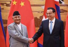 Le Premier ministre du Nepal K.P. Sharma Oli et le Premier ministre chinois Li Keqiang à Pékin le 21 juin 2018