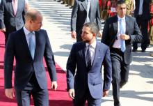 Le prince Harry est accueilli par le prince Hussein ben Abdullah à Amman, le 24 juin 2018
