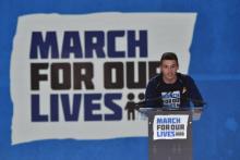 Cameron Kasky l'un des survivants de la fusillade du lycée de Parkland lors de la grande marche à Washington le 24 mars revendiquant un meilleur contrôle des armes à feu