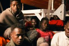 Migrants secourus à bord du navire humanitaire Lifeline, au large des côtes maltaises, le 25 juin 2018