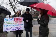 Des manifestants anti-avortement devant la Cour suprême des Etats-Unis le 20 mars 2018