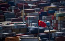 Des conteneurs dans le port chinois de Yangshan, à Shanghai, le 13 juillet 2018