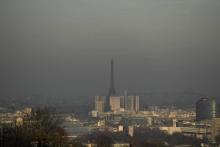 Brume de pollution au-dessus de Paris le 16 décembre 2016
