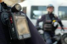 Des policiers équipés de caméras-piétons à Marseille, en février 2017