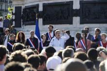 Les députés La France insoumise réunis place de la République à Paris le 3 juillet 2017 pour protester contre l'allocution d'Emmanuel Macron devant le Congrès le même jour à Versailles