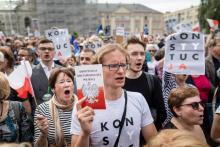 Des manifestants partisans de la présidente de la Cour suprême mercredi 4 juillet 2018 devant le siège de l'institution à Varsovie