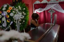Une femme pleure un étudiant nicaraguayen tué lors de violences entre des manifestants et la police, à Managua, le 15 juillet 2018