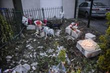 Le 6 juillet 2018, des fleurs et des bougies déposées dans le quartier du Breil, à Nantes, en hommage à Aboubakar Fofana, jeune homme de 22 ans tué par balles par la police lors d'un contrôle routier