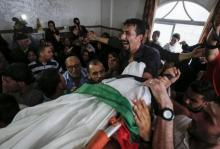Photo prise le 15 juillet 2018 à Gaza des funérailles d'un des deux adolescents palestiniens tués la veille dans un raid aérien israélien