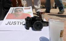Le portrait du journaliste mexicain assassiné José Guadalupe Chan, lors d'une manifestation de ses collègues, à Playa del Carmen dans l'Etat de Quintana Roo (est du Mexique), le 30 juin 2018