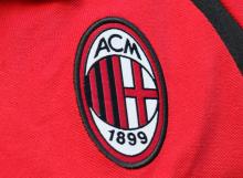 Logo de l'AC Milan sur un maillot, à Milan, le 10 septembre 2006