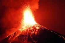 Le Volcan de feu au Guatemala est sous haute surveillance après de nouvelles explosions