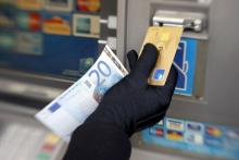 Les fraudes à la carte bancaire, mode de paiement préféré des Français, ont représenté près de la moitié des escroqueries enregistrées, soit 360,7 millions d'euros