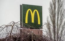Trois procédures judiciaires ont été lancées par les salariés de six McDonald's de Marseille promis à un changement de franchiseur