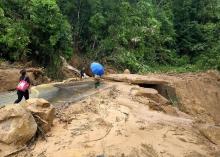 Photographie prise et fournie le 11 juillet 2018 par le gouvernement du Manipur montrant un glissement de terrain meurtrier dans cet Etat du nord-est de l'Inde