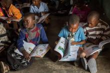 Des élèves dans une écoleoù les cours ont lieu en dialecte local, le 20 juin 2018 à Mitilene, au Mozambique
