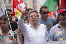 Jean-Luc Mélenchon (c), leader de la France Insoumise, participe à une "marée populaire", le 26 mai 2018 à Marseille