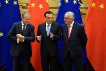Le Premier ministre chinois Li Keqiang (D) et le président du Conseil européen Donald Tusk (G) lors d'une conférence de presse commune, à Pékin le 16 juillet 2018