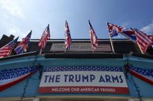 Le pub londonien "The Jameson" s'est renommé "The Trump Arms public house" en l'honneur de la visite du président américain Donald Trump au Royaume-Uni, le 12 juillet 2018