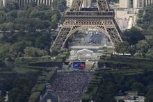 Les supporters des Bleus affluaient le 15 juillet 2018 vers la fan zone près de la tour Eiffel.