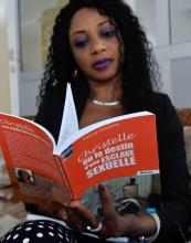 L'écrivaine ivoirienne Patricia Hourra, auteur du livre "Christelle ou le destin d'esclave sexuelle", à Abidjan le 7 juillet 2018