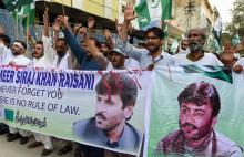 Une manifestation à Quetta au Pakistan le 18 juillet 2018, en mémoire de Mir Siraj Raisani, candidat à un siège de député tué dans l'attaque du 13 juillet qui a fait 149 morts