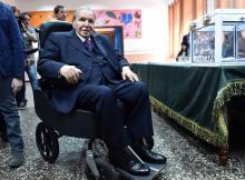 Photo du président algérien Abdelaziz Bouteflika, prise le 4 mai 2017 dans un bureau de vote d'Alger