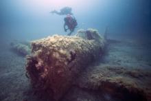 Des plongeurs de l'armée française à la recherche le 2 juillet 2018 des restes d'un pilote crashé au large de la Corse en 1944