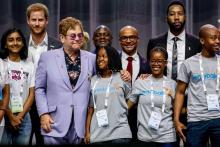 Le chanteur britannique Elton John aux côtés du Prince Harry lors de la conférence Aids2018 à Amsterdam, le 24 juillet 2018