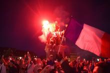 Des supporters fêtent la qualification de la France en demi finale de la coupe du monde 2018