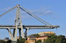 Une partie du pont Morandi effondré à Gênes, dans le nord de l'Italie, le 16 août 2018