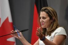 La ministre canadienne des Affaires étrangères Chrystia Freeland s'adresse à des ambassadeurs réunis au ministère allemand des Affaires étrangères à Berlin le 27 août 2018