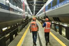 Des employés de la SCNF au centre de maintenance des TGV de Châtillon, en région parisienne, le 31 juillet 2018