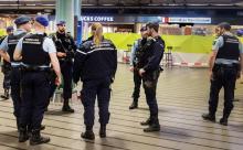 Un policier à l'aéroport d'Amsterdam-Schipol, le 2 août 2016