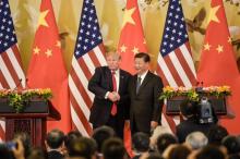 Les présidents américain Donald Trump (g) et chinois Xi Jinping, à Pékin le 9 novembre 2017