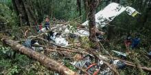 Photo fournie par les autorités de Papouasie le 12 août 2018 montrant les débris d'un avion qui s'est écrasé à Menuk, dans les montagnes d'Oksibil, en Indonésie