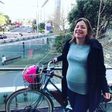 Julie Anne Genter, la ministre néo-zélandaise des Femmes et issue du Parti vert, s'est rendue à l'hôpital à vélo pour déclencher l'accouchement. Auckland le 19 août 2018