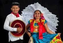 Des danseurs de Juchitan posent lors d'une répétition pour le festival de la Guelaguetza, la plus grande fête traditionnelle mexicaine, le 29 juillet 2018 à Oaxacan