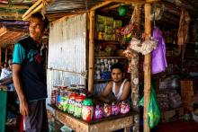 Un magasin de fortune dans le camp de réfugiés de Thengkhali, près de Cox's Bazar, au Bangladesh, le 11 août 2018
