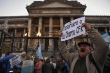 Des dizaines de milliers d'Argentins se sont massés devant le parlement à Buenos Aires pour réclamer la levée de l'immunité parlementaire de l'ex-présidente Cristina Kirchner, soupçonnée d'être impliq