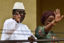 Le candidat malien à la présidence Soumaïla Cisse et son épouse Astan Traore saluent leurs partisans le 13 août 2018 à Bamako