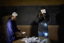 Le président malien sortant Ibrahim Boubacar Keita (g) affronte dimanche 12 août 2018 Soumaila Cisse (d) au second tour de l'élection présidentielle malienne