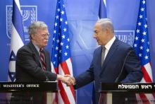 Le conseiller à la sécurité nationale du président américain Donald Trump, John Bolton, et le Premier ministre israélien Benjamin Netanyahu, lors d'une conférence de presse à Jérusalem, le 20 août 201