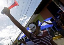 Les opposants au gouvernement d'Ortega défilent à Granada au Nicaragua, le 25 août 2018